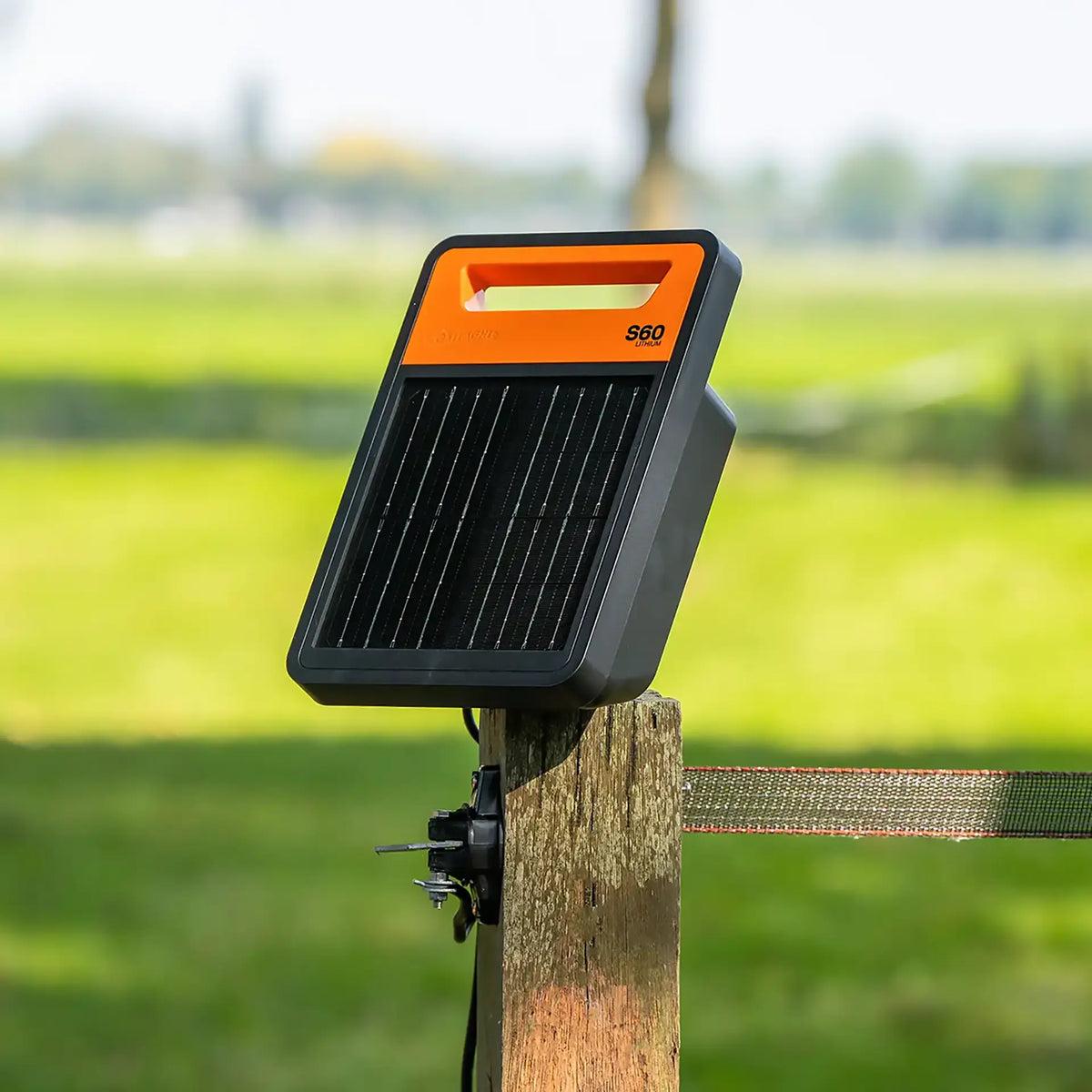 S60li Solar energiser with battery (0.6J - Solar)